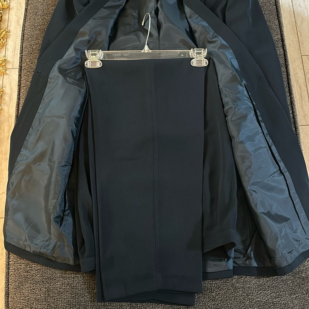Gorgeous 2-Piece Larry Levine Suits - Picture 7 of 7